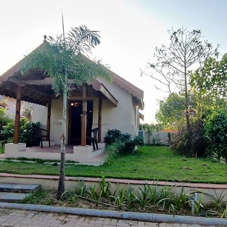 Farmstay Familyvilla Vadodara Exterior photo