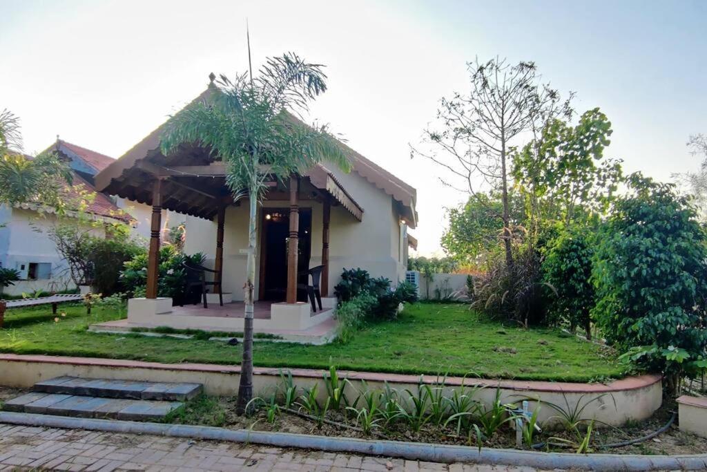 Farmstay Familyvilla Vadodara Exterior photo